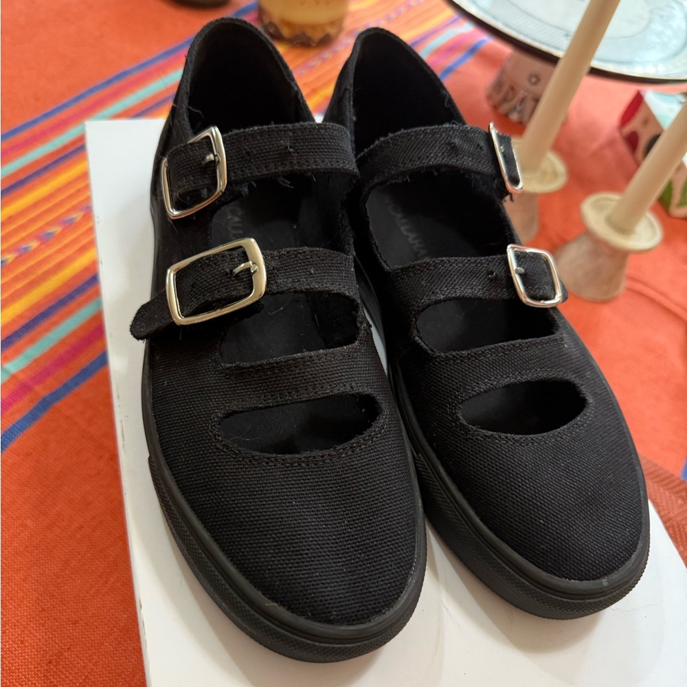 Caron Callahan Black Simone Sneaker size 38.5